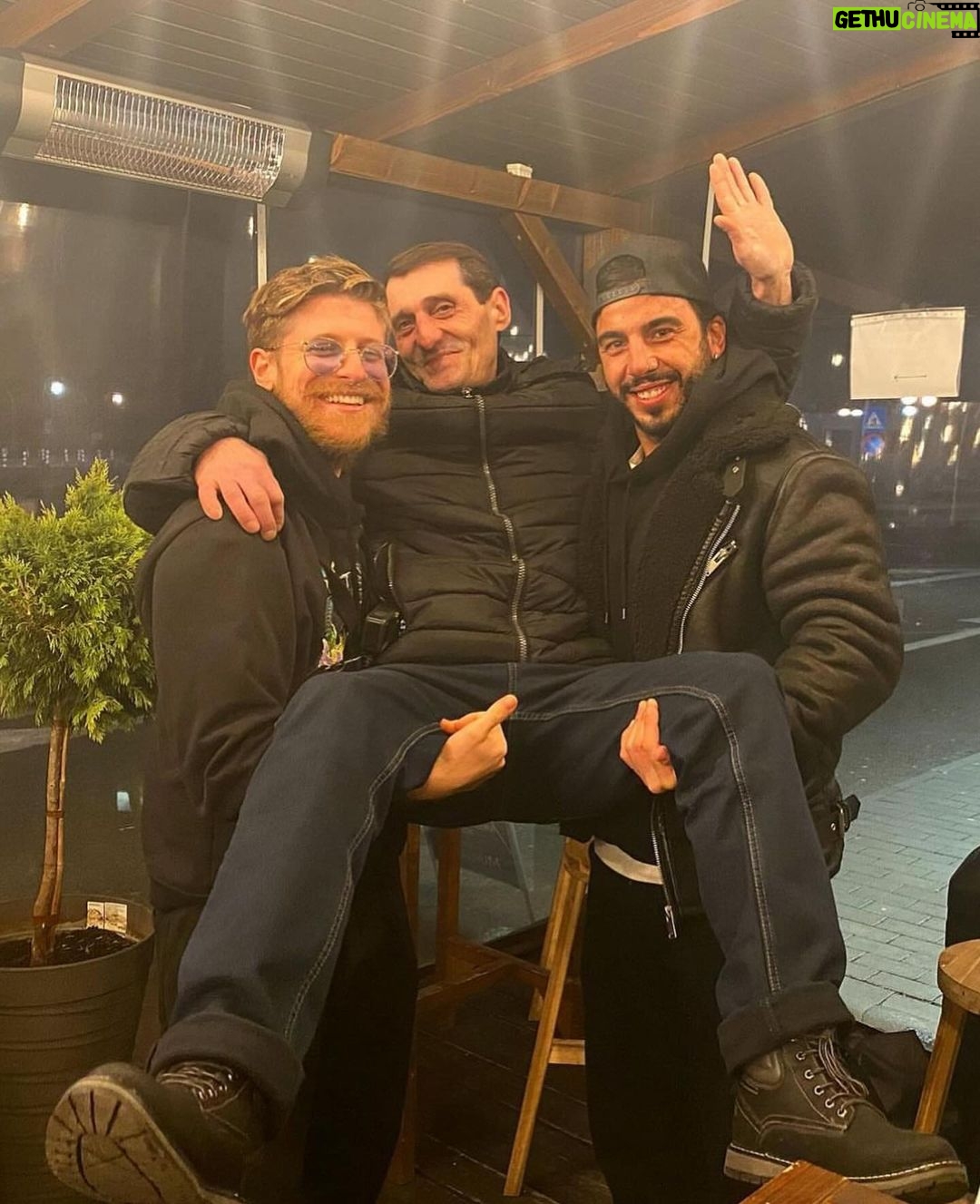 Riccardo Dose - 183K Likes - I migliori amici non ti lasciano fare cose stupide da solo.
@danieldaddetta