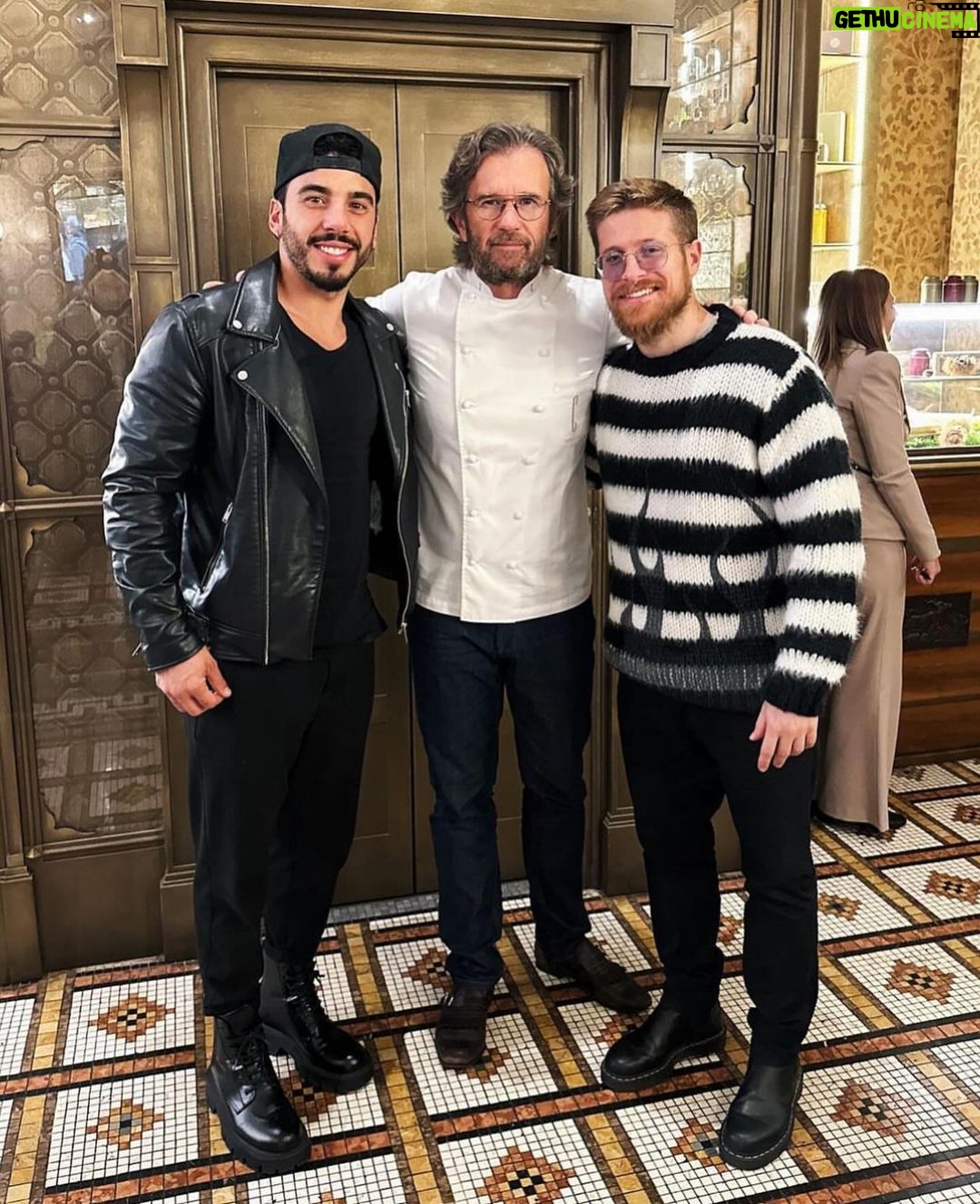 Riccardo Dose - 183K Likes - I migliori amici non ti lasciano fare cose stupide da solo.
@danieldaddetta