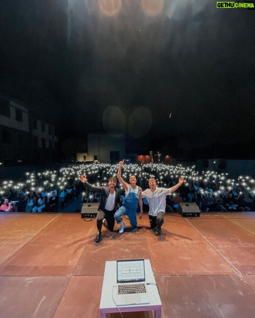 Riccardo Dose Instagram - Grazie Milano ❤🙏🏼 Ieri si è concluso il nostro tour a teatro con Esperienze D.M. dal vivo ed è stato incredibile. Non disperate perché ci rivedremo da Novembre in tutta Italia 👀 GRAZIE🙏🏼 Milan, Italy