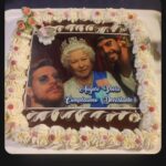 Riccardo Dose Instagram - BREVE TUTORIAL SUL COME ROVINARE IL GIORNO DEL VOSTRO COMPLEANNO. Chiamateci e vi verremo a consegnare le torte io e @danieldaddetta