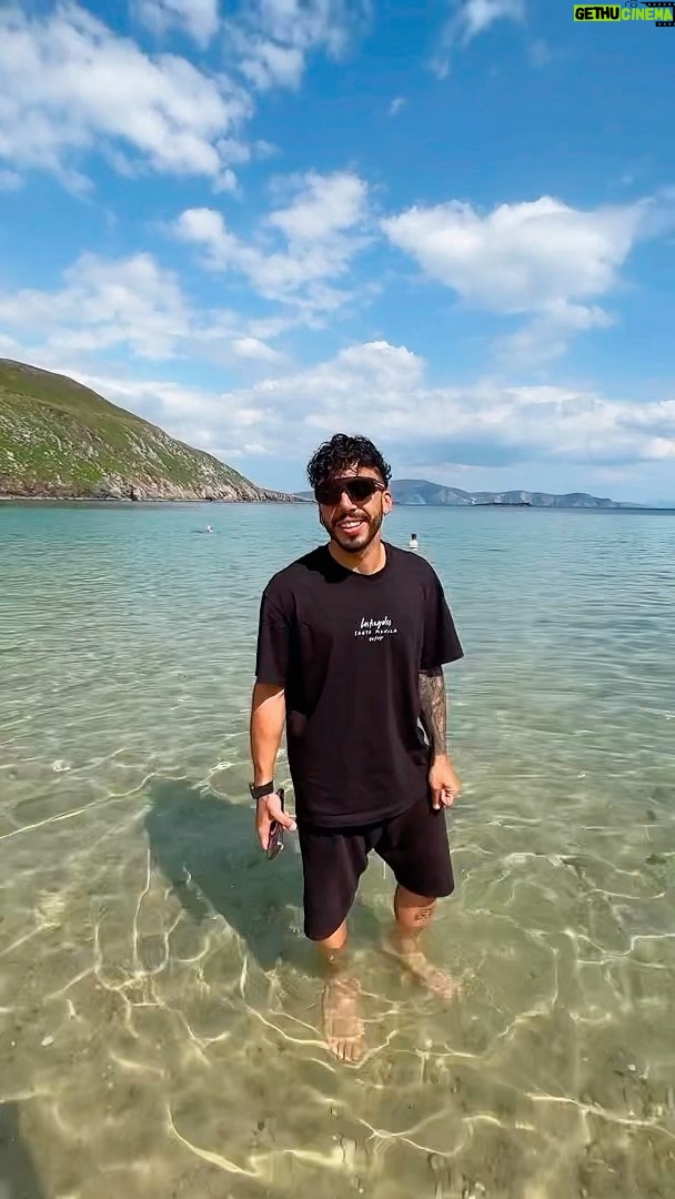Riccardo Dose Instagram - UN POSTO MAGICO CHE DOVETE SICURAMENTE VEDERE NELLA VOSTRA VITA. Siamo stati in Irlanda e abbiamo visitato la parte nord ovest della Wild Atlantic Way, un itinerario poco conosciuto ma allo stesso tempo incredibile. Grazie al @turismoirlanda per questo viaggio! #IrlandaDrittoAlCuore #SuppliedBy