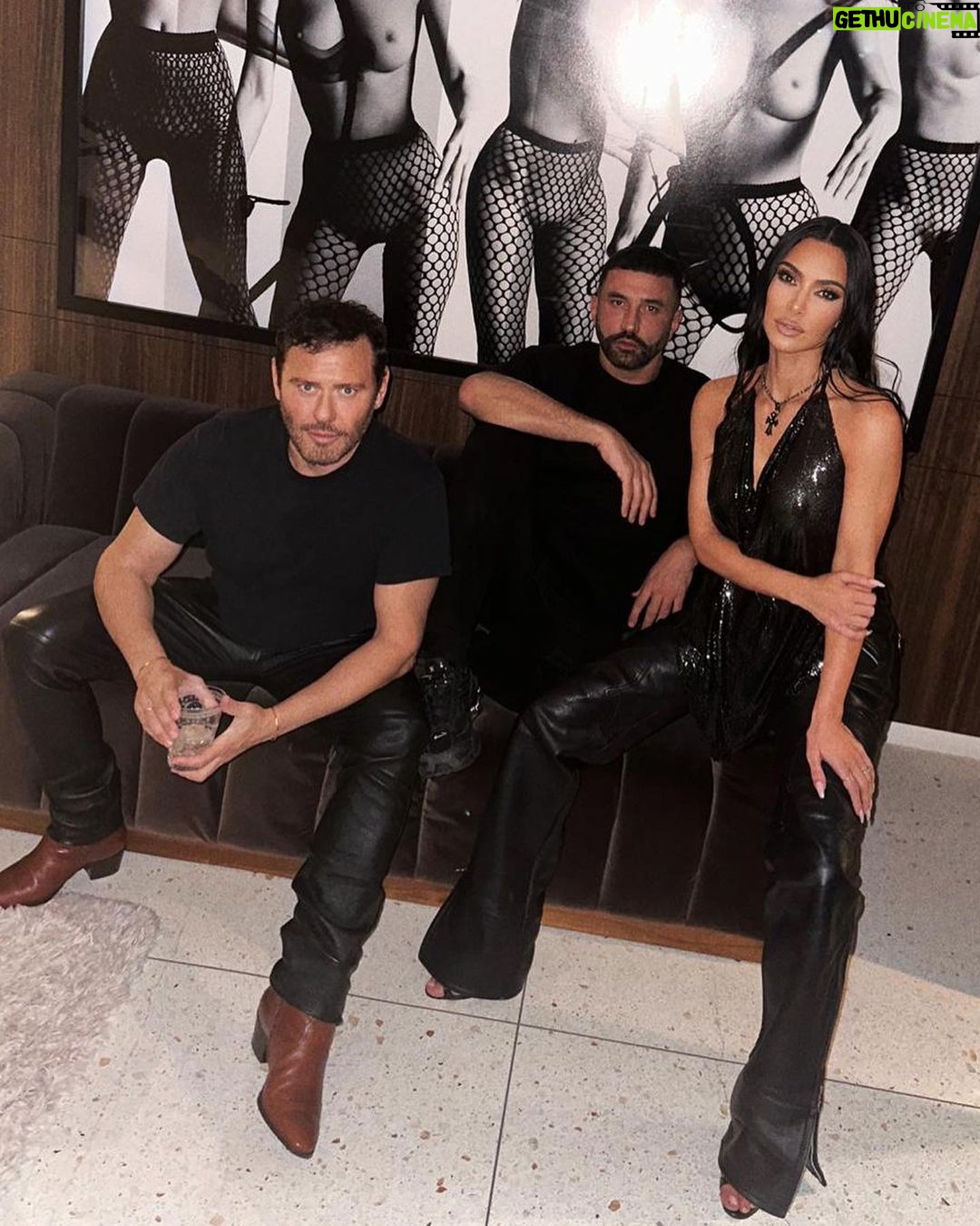 Riccardo Tisci Instagram - PURE L.A. #losangeles 🖤