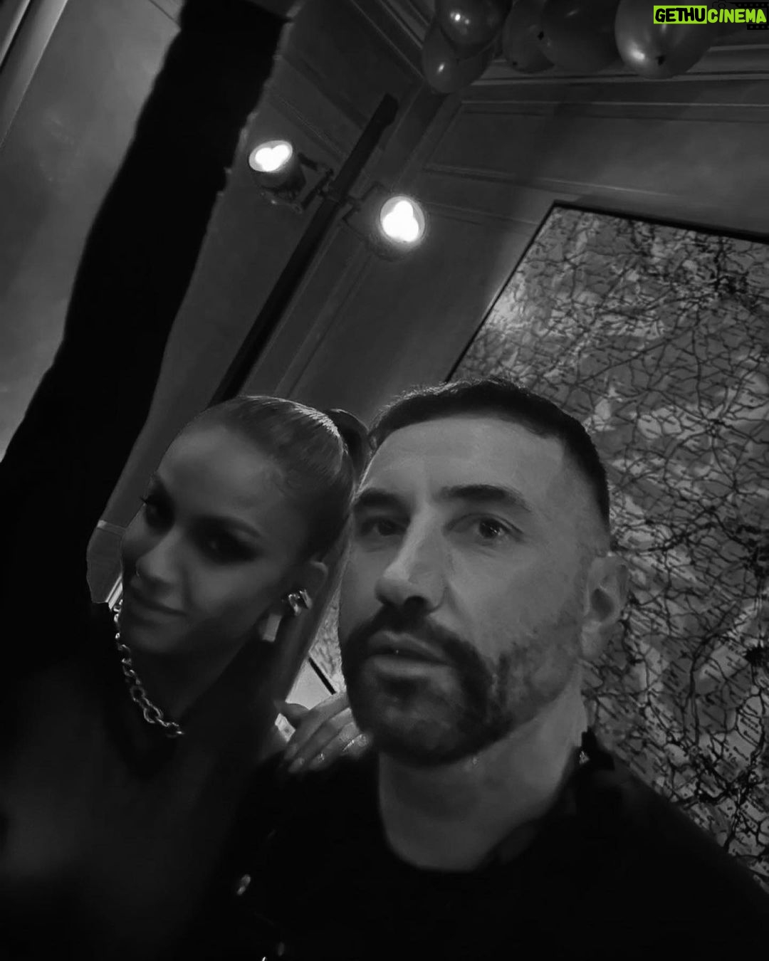 Riccardo Tisci Instagram - PURE L.A. #losangeles 🖤