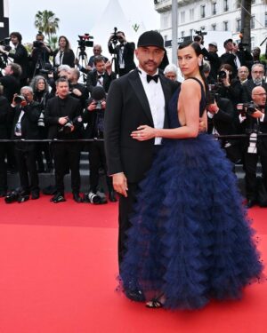 Riccardo Tisci Instagram - It was a great honor for me to participate in such a great event after a decade …Receiving all the love of the people on the red carpet left me speechless. An event made by incredible talents from my land, always makes me prouder to be Italian. Thanks to the genius Martin Scorsese, Il Maestro @giorgioarmani his wonderful team and the one and only @leonardodicaprio for having me 🖤GRAZIE