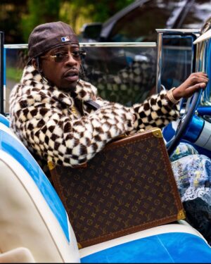 Rich Homie Quan Instagram - Dey hollerin about a bag, I’d rather carry the briefcase 💼 #Spin #BTS #outnow #FamilyandMulaReloaded