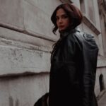 Richa Chadha Instagram - Same set…❣️ Sari @shantibanaras Jacket - vintage, picked up in Detroit HMU @harryrajput64 Styled by @anishagandhi3 @rochelledsa Drinks enjoyment @deepakvijayrathod Drinks provider @sinbadphgura Photographer @sinbadphgura Always fun making art with friends…❣️