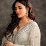 Richa Chadha Instagram - There’s a story behind this look. I wore it for @khan.ira and @nupur_popeye ‘s wedding (which was amazing), but didn’t do any press because I was showing a little 🤰🏻and didn’t want press to do guesswork! Heheh so sorry for the later gram, but a girls gotta do what a girls gotta do💋😏 In @jade_bymk , Jewellery @mayasanghavijewels , Make up@shaylinayak , assisted by @vickyvandre , Hair by Shefali Camera @harshphotography11 . Styled by @anishagandhi3 @rochelledsa #HashtagNahiAaya