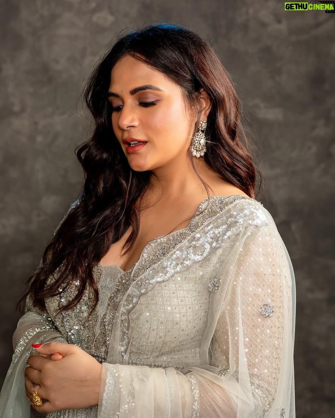 Richa Chadha Instagram - There’s a story behind this look. I wore it for @khan.ira and @nupur_popeye ‘s wedding (which was amazing), but didn’t do any press because I was showing a little 🤰🏻and didn’t want press to do guesswork! Heheh so sorry for the later gram, but a girls gotta do what a girls gotta do💋😏 In @jade_bymk , Jewellery @mayasanghavijewels , Make up@shaylinayak , assisted by @vickyvandre , Hair by Shefali Camera @harshphotography11 . Styled by @anishagandhi3 @rochelledsa #HashtagNahiAaya