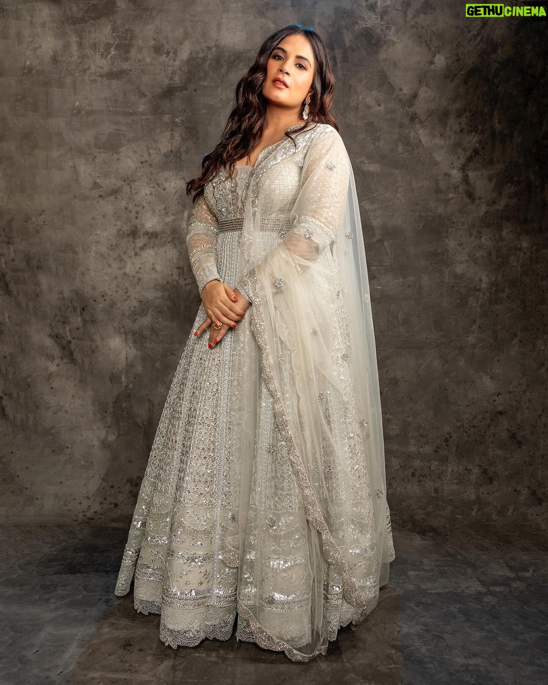 Richa Chadha Instagram - There’s a story behind this look. I wore it for @khan.ira and @nupur_popeye ‘s wedding (which was amazing), but didn’t do any press because I was showing a little 🤰🏻and didn’t want press to do guesswork! Heheh so sorry for the later gram, but a girls gotta do what a girls gotta do💋😏 In @jade_bymk , Jewellery @mayasanghavijewels , Make up@shaylinayak , assisted by @vickyvandre , Hair by Shefali Camera @harshphotography11 . Styled by @anishagandhi3 @rochelledsa #HashtagNahiAaya