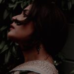 Richa Chadha Instagram - Same set…❣️ Sari @shantibanaras Jacket - vintage, picked up in Detroit HMU @harryrajput64 Styled by @anishagandhi3 @rochelledsa Drinks enjoyment @deepakvijayrathod Drinks provider @sinbadphgura Photographer @sinbadphgura Always fun making art with friends…❣️