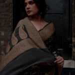 Richa Chadha Instagram – Same set…❣️

Sari @shantibanaras 
Jacket – vintage, picked up in Detroit 
HMU @harryrajput64 
Styled by @anishagandhi3 @rochelledsa 
Drinks enjoyment @deepakvijayrathod 
Drinks provider @sinbadphgura 
Photographer @sinbadphgura 
Always fun making art with friends…❣️