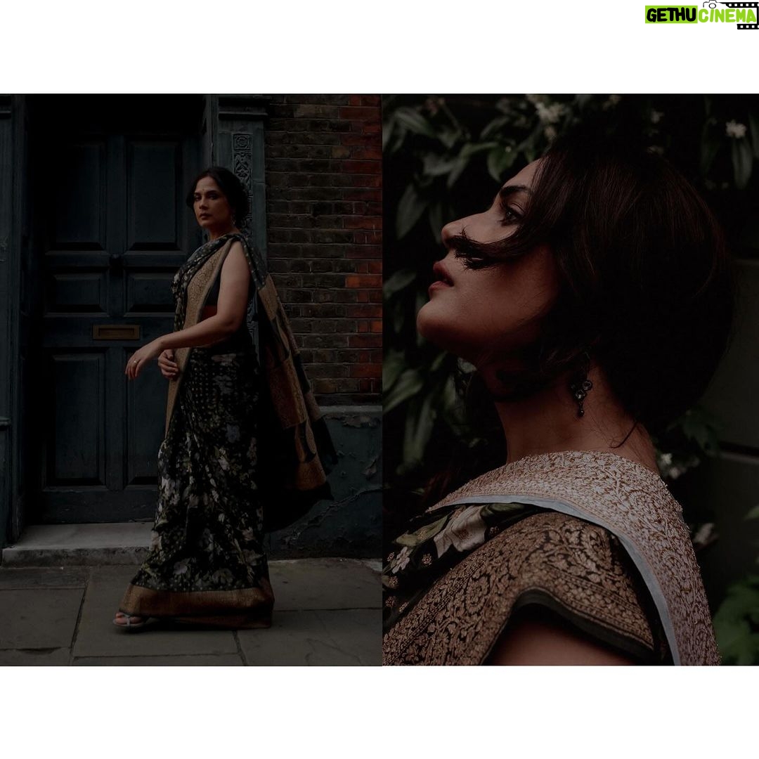 Richa Chadha Instagram - Recent immigrant, Eastend, London, circa 1960. Imagine India is newly independent, all though severed by the colonialists… A Bangla woman, gets a scholarship to go from Shantiniketan to UCL. She roams the streets around twilight, enjoying new freedom and donning a leatherjacket on her sari. Homesick, curious. Just that. Sari @shantibanaras Jacket - vintage, picked up in Detroit HMU @harryrajput64 Styles by @anishagandhi3 @rochelledsa Drinks enjoyment @deepakvijayrathod Drinks provider @sinbadphgura Photographer @sinbadphgura Always fun making art with friends…❣️