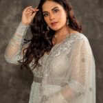 Richa Chadha Instagram - There’s a story behind this look. I wore it for @khan.ira and @nupur_popeye ‘s wedding (which was amazing), but didn’t do any press because I was showing a little 🤰🏻and didn’t want press to do guesswork! Heheh so sorry for the later gram, but a girls gotta do what a girls gotta do💋😏 In @jade_bymk , Jewellery @mayasanghavijewels , Make up@shaylinayak , assisted by @vickyvandre , Hair by Shefali Camera @harshphotography11 . Styled by @anishagandhi3 @rochelledsa #HashtagNahiAaya