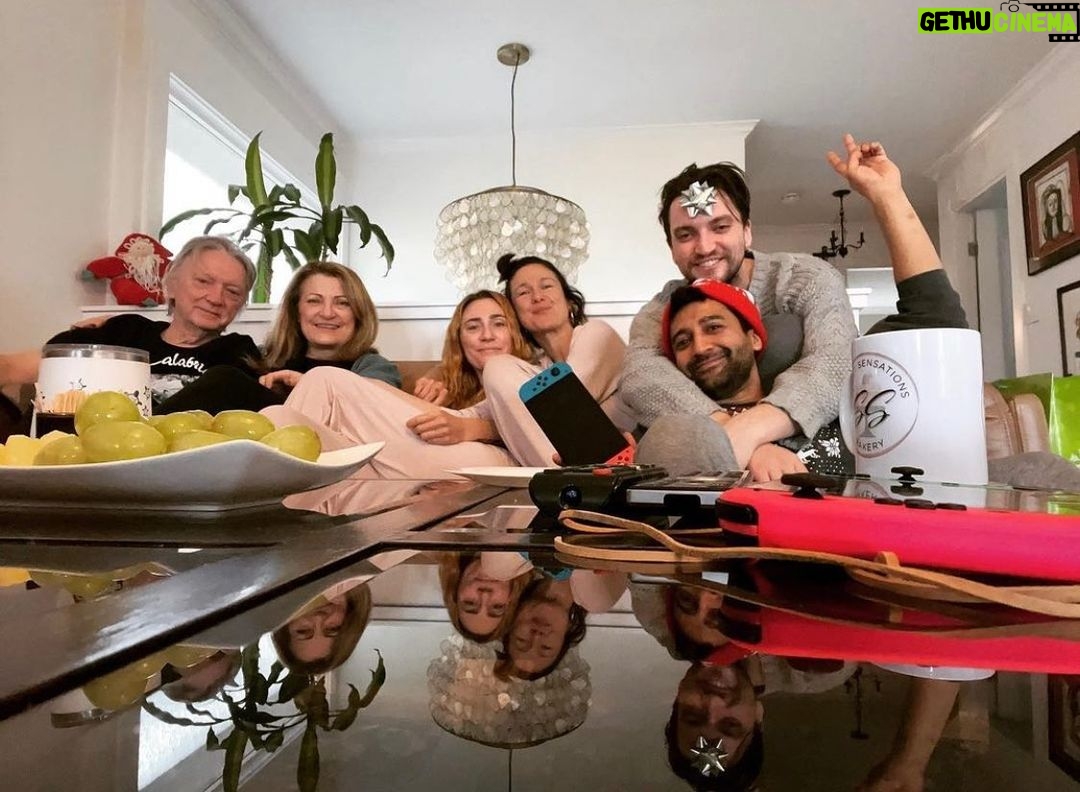 Richard Harmon Instagram - Well wishes to you from us. Regardless of how you keep today. White Rock, British Columbia