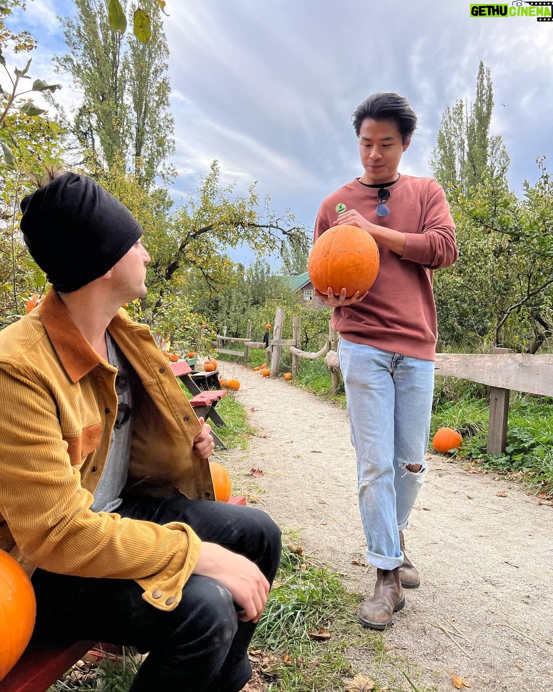 Richard Harmon Instagram - To the Patch 🎃 Southlands Heritage Farm