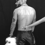 Ricky Montaner Instagram - 🫣🫣 ahora sí salgo en el video nuevo de Miami. mi familia. mi factoría. # @pablosalazarph # vayan a verlo.
