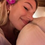 Ricky Montaner Instagram - Hoy cumplo un año de casado con la mujer de mis sueños.. soy el más afortunado..me hizo reír todo el año y me enamoró todos los días. — Despertarme al lado tuyo todos los días es algo así como haberme ganado la lotería. Llevo 365 mañanas siendo tu esposo y voy x todas .. te amooo 08/01/2022