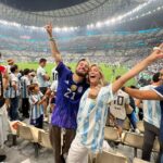 Ricky Montaner Instagram - SOMOS CAMPEONES DEL MUNDO🇦🇷🇦🇷😭😭 SIEMPRE LO SENTÍ EN MI CORAZÓN. SIEMPRE. Y me vine a alentar a este equipo que nos dio todo y más!!!! Nunca dudé. Nos dio la alegría mas grande para un país como el nuestro en mucho tiempo. NO CAIGO🥹 Gracias mi amor por estar acá. Esto es algo que no me voy a olvidar nunca más en mi vida y tuvimos el privilegio de presenciarlo. GRACIAS SELECCIÓN!!! Estoy muy emocionada. Pienso en todo el pueblo argentino y en lo mucho que necesitábamos esto. 18/12/2022 🇦🇷🙏🏻⚽️ Doha