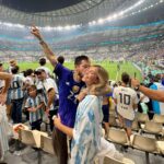 Ricky Montaner Instagram - SOMOS CAMPEONES DEL MUNDO🇦🇷🇦🇷😭😭 SIEMPRE LO SENTÍ EN MI CORAZÓN. SIEMPRE. Y me vine a alentar a este equipo que nos dio todo y más!!!! Nunca dudé. Nos dio la alegría mas grande para un país como el nuestro en mucho tiempo. NO CAIGO🥹 Gracias mi amor por estar acá. Esto es algo que no me voy a olvidar nunca más en mi vida y tuvimos el privilegio de presenciarlo. GRACIAS SELECCIÓN!!! Estoy muy emocionada. Pienso en todo el pueblo argentino y en lo mucho que necesitábamos esto. 18/12/2022 🇦🇷🙏🏻⚽️ Doha