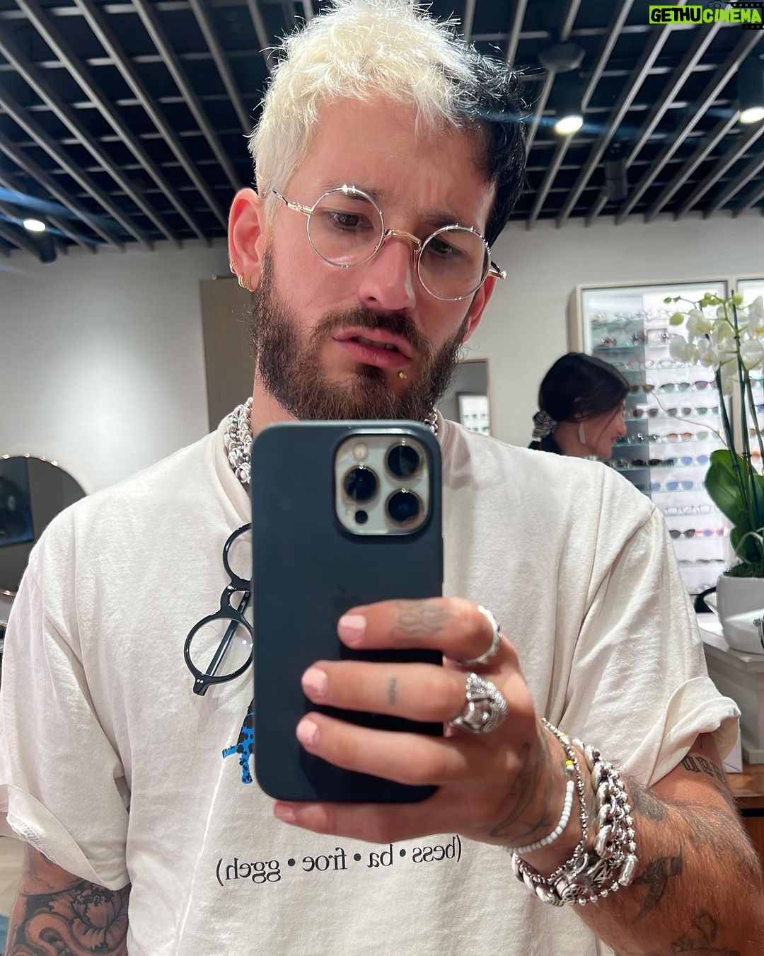 Ricky Montaner Instagram - Yo últimamente... la última es mi fav… se los juro. No es marketing