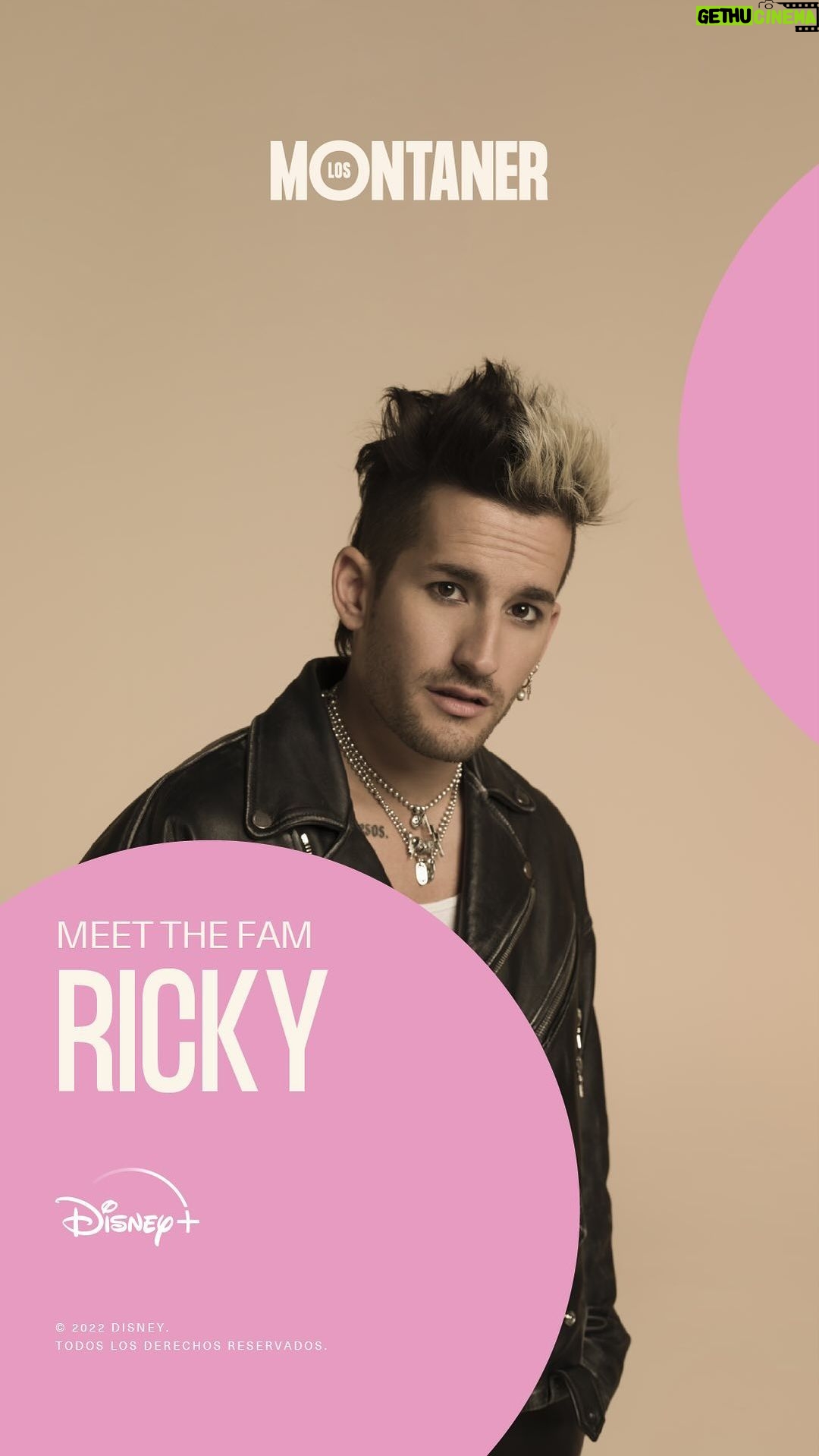 Ricky Montaner Instagram - Meet The Fam: ➡️ @rickymontaner 🤘🏼#LosMontaner #DisneyPlus @ntertain @disneyplusla