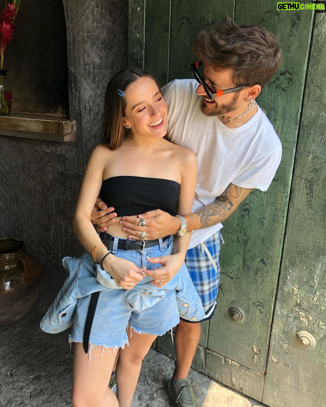 Ricky Montaner Instagram - Pura foto épica con la cumpleañera ♥️