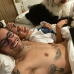 Ricky Montaner Instagram - Pensaba que no podía amarte más hasta que hoy me desperté de nuevo al lado tuyo. Vivís desbaratándome esa idea. La más afortunada del mundo. Yo.