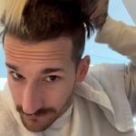 Ricky Montaner Instagram - Hoy es el Movistar Arena en Buenos Aires.. la semana que viene sale una canción para el corazón… tocamos por primera vez en Chile.. muchos motivos de celebración!!! CERRANDO EL CICLO!! #Desgenerados #MauyRicky