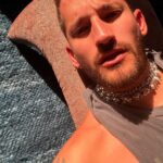 Ricky Montaner Instagram - Aquí estoy en el cuarto de hotel de Mendoza antes de salir al lugar que dará inicio a la gira Desgenerados.. acabo de pasar una semana en familia con la gente que más amo en el mundo para recargarnos de energía para darlo todo empezando hoy. Aquí un par de fotos.. no usé mucho el cel.. me faltaron muchas.. pero bueno.. Gracias a cada una de las personas que vendrán a vernos en esta gira que empieza hoy en Mendoza y no se cuando termina… tenemos muchos años soñando con ustedes. Graciassssss x venir!!! 👌🏻👌🏻👌🏻👌🏻