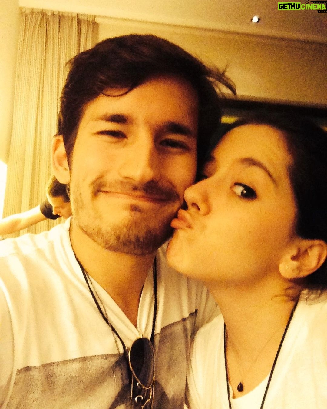 Ricky Montaner Instagram - Pura foto épica con la cumpleañera ♥️