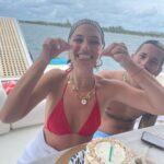 Ricky Montaner Instagram - ❤️❤️❤️❤️❤️❤️❤️❤️❤️ ahora si. Bye bye 27. GRACIAS mi Dios por tantoooo!!!!! @boating.miami dándonos un día más que especial. celebrando en familia, en amigos. Festejando la vida. No nos damos cuenta a veces la cantidad de milagros que vivimos día a día.. soy cada vez más consciente. Y lo agradezco. Párrafo aparte para mi esposo. Te amo por hacerme el fin de semana tan increíble y hermoso. Soy una afortunada. Mi amor por vos es hasta la eternidaD. Infinito. X siempre. Cada detalle es más y más espectacular. Gracias a todos los que son parte. Mañana sale post sentimental, lo advierto. Me puse a escribir. Hay cosas que no cambian. Miami, Florida
