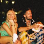 Ricky Montaner Instagram - Etiqueta a esa persona con la que te vas de gira a buscar hamburguesa y papitas 🍟 -yo con vos🔥-