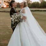 Ricky Montaner Instagram - Hoy cumplo un año de casado con la mujer de mis sueños.. soy el más afortunado..me hizo reír todo el año y me enamoró todos los días. — Despertarme al lado tuyo todos los días es algo así como haberme ganado la lotería. Llevo 365 mañanas siendo tu esposo y voy x todas .. te amooo 08/01/2022