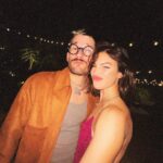 Ricky Montaner Instagram - unas fotos juntos antes de que se termine el año. navidad de amor. listos para el 2024. ❤️
