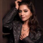 Ridheema Tiwari Instagram - A double shot of determination please ☕️ Show me a Black heart 🖤 if u like this Styled by @instylewithaditi Outfit @sandsfashionhouse Neckpiece @solikocommunications Earring @justlilbling Boots @londonrag_in 📸 : @kunal_mohite_photography 💄: @shivani_makeup_and_hairstylist Hair : @makeuphair_by_surekhas Location : @blanco_bandra #potd #tuesdaytransformation #ridhiematiwari #fyp #explore #accessories Blanco Andheri