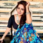 Ridheema Tiwari Instagram - Abhi Naa Jaao 🙏🏼 Jewellery : @itahdnura #sareelove #ridhiematiwari #namaste #mondaymood #sareeaddict #indianwoman Mumbai, Maharashtra