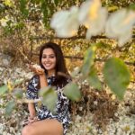 Ridheema Tiwari Instagram - My Weekend Flowerbed Ready with the Bougainville 🤍 Wearing : @howwhenwearclothing #flowerbed #ridhiematiwari Royal Palms Estate, Goregaon, Mumbai