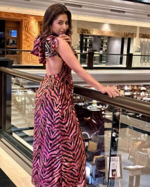 Ridheema Tiwari Instagram - The Days of Wine and Roses 🌹 

Wearing : @howwhenwearclothing 

#valentineweek #ridhiematiwari