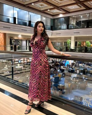 Ridheema Tiwari Instagram - The Days of Wine and Roses 🌹 

Wearing : @howwhenwearclothing 

#valentineweek #ridhiematiwari