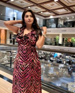 Ridheema Tiwari Instagram - The Days of Wine and Roses 🌹 Wearing : @howwhenwearclothing #valentineweek #ridhiematiwari Taj Lands End, Mumbai