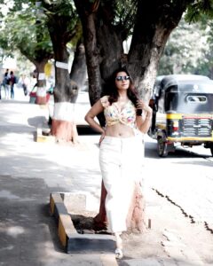 Ridheema Tiwari Instagram - Stuck to the tree to BLOOM BLOOM 🌼 📸 : @mohd_shafiq_72_ #tuesdaymotivation #ridhiematiwari