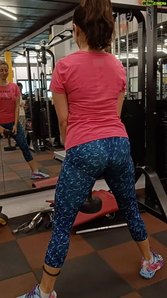 Ridheema Tiwari Instagram - Booty Gains in Progress 🤪 #gymtransformation #ridhiemareelsit
