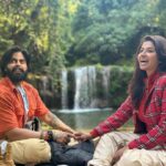 Ridheema Tiwari Instagram - Adventures are always better hand in hand @jaskaransinghgandhi Agree? Managed by : @matsya_media #thegoldentusk #neveradullmoment #couplegoals #lastweekend2023 #ridhiematiwari #jaskaransinghgandhi Barati row Fall
