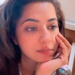 Ridheema Tiwari Instagram - Time to Introspect🙃 #selflove #trendingreels #trendchallenge #ridhiemareelsit #reelsinstagram #newyearnewme Mumbai, Maharashtra