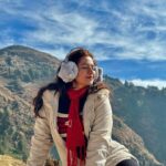 Ridheema Tiwari Instagram - Phir se Udd chali 🙌 #mountainlover #georgeeverestpeak #ridhiematiwari #traveler #mussoorie_diaries George Everest Peak