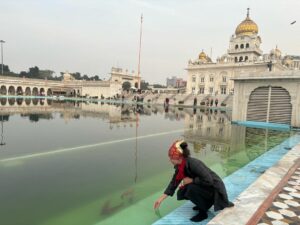 Ridheema Tiwari Instagram - Ek tera Sahara 🙏🏼

#sundayblessings #banglasahib #blessedlife #godisgood