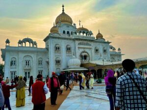 Ridheema Tiwari Instagram - Ek tera Sahara 🙏🏼 #sundayblessings #banglasahib #blessedlife #godisgood Gurdwara Bangla Sahib, New Delhi