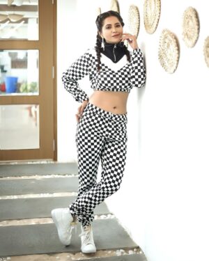 Ridheema Tiwari Instagram - Did you say CHECKMATE ?

Stylist : @instylewithaditi 
Outfit : @bereziasm 
Jewellery :  @the_jewel_gallery 
📸 : @kunal_mohite_photography 
💄: @shivani_makeup_and_hairstylist 
Hair : @makeuphair_by_surekhas 
Location : @blanco_bandra 

#checkmate #ridhiematiwari #ootd