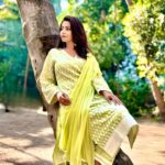 Ridheema Tiwari Instagram - Kammo aisi ladki hai 🤷🏻‍♀️ Wearing : @shreeisspecial Managed by : @fireflies_mediaworks #reelitfeelit #trendingreels