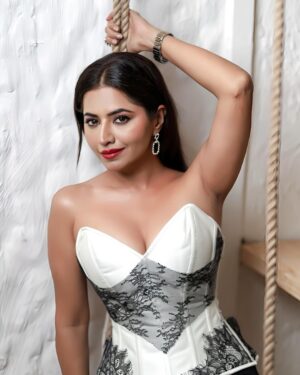 Ridheema Tiwari Instagram - Incurably Romantic ❤️‍🔥 🥰

Corset : @bunnycorsetindia 
Jewellery :  @kickyandperky 
Jewellery PR : @affiliates_pr 
Skirt @sandsfashionhouse 
Footwear : @londonrag_in 
📸 : @kunal_mohite_photography 
💄: @shivani_makeup_and_hairstyist 
Hair : @makeuphair_by_surekhas 
Location : @blanco_bandra

#corset #corsettop #eotd #bunnycorset #bunnycorsetindia #ridhiematiwari #potd #romance